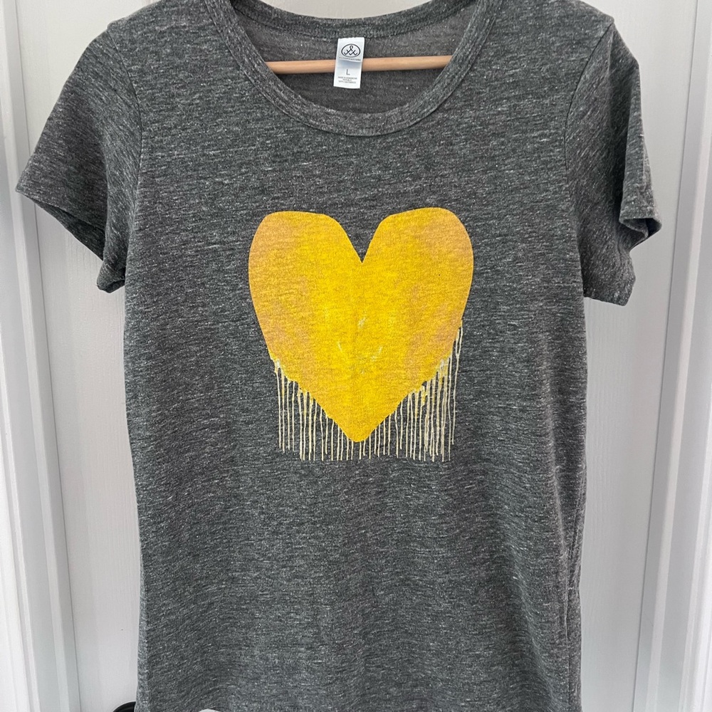 Kerri Rosenthal Heather Gray Yellow Drippy Heart T-Shirt on Martha’s Vineyard L